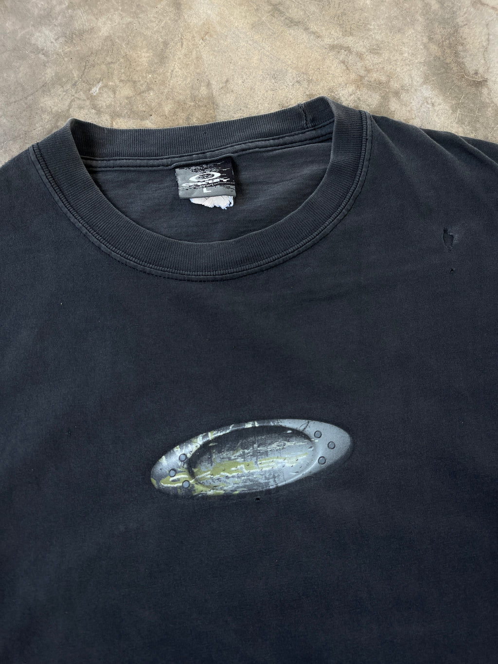 Faded & Distressed Vintage 00s Oakley Crome Ellipse Logo