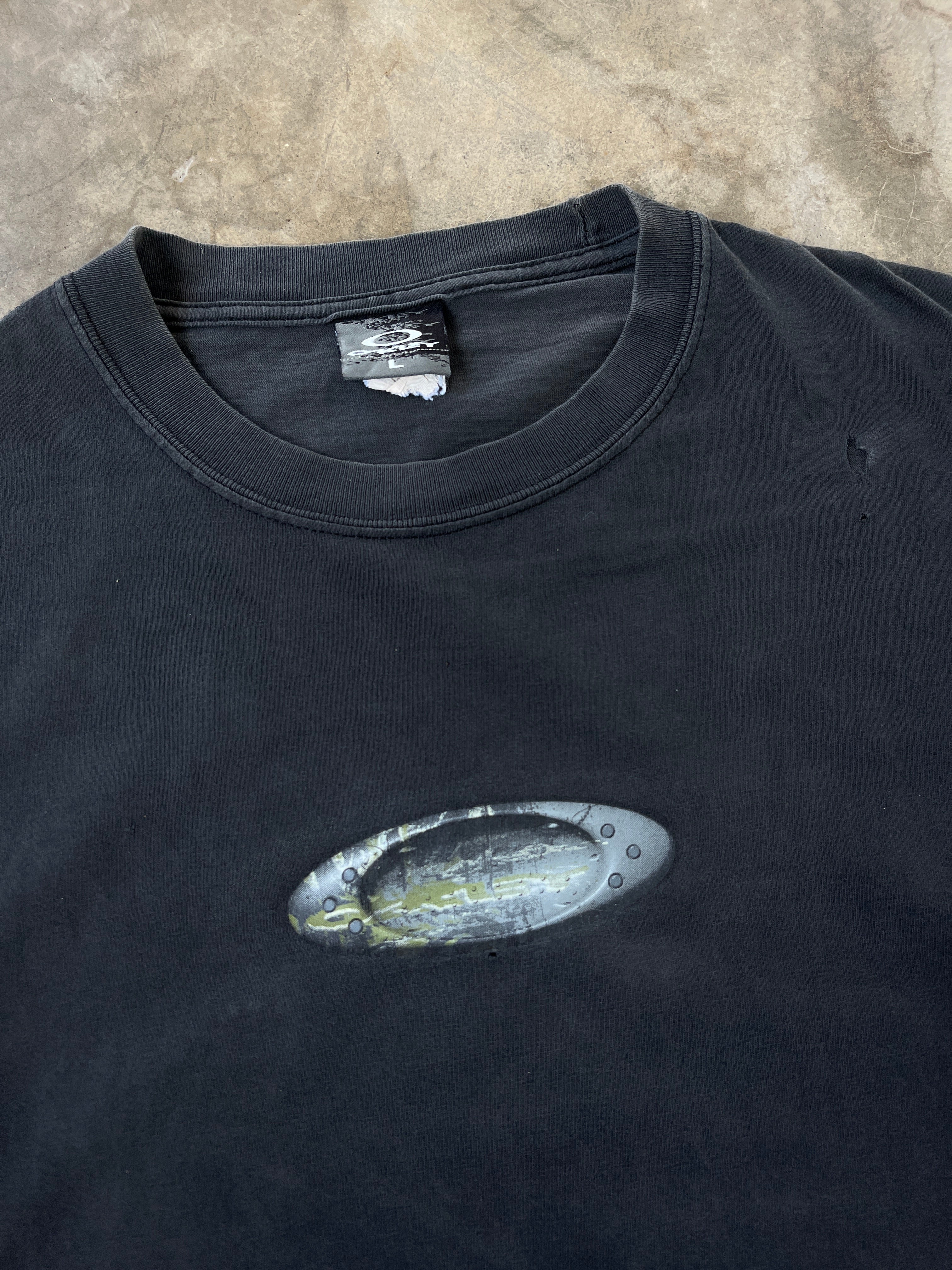 Faded & Distressed Vintage 00s Oakley Crome Ellipse Logo