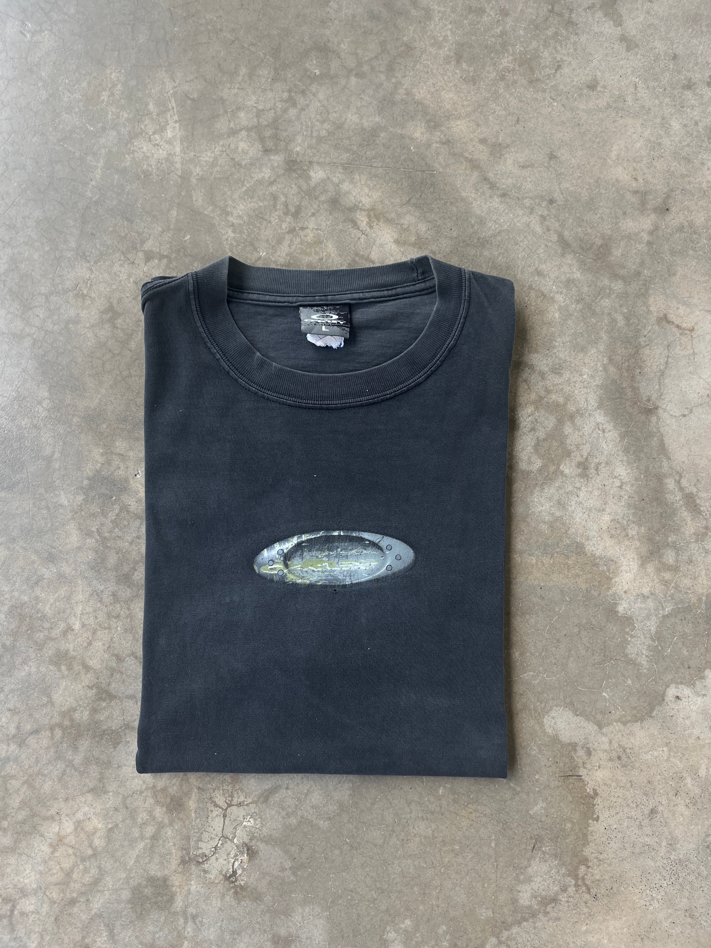 Faded & Distressed Vintage 00s Oakley Crome Ellipse Logo