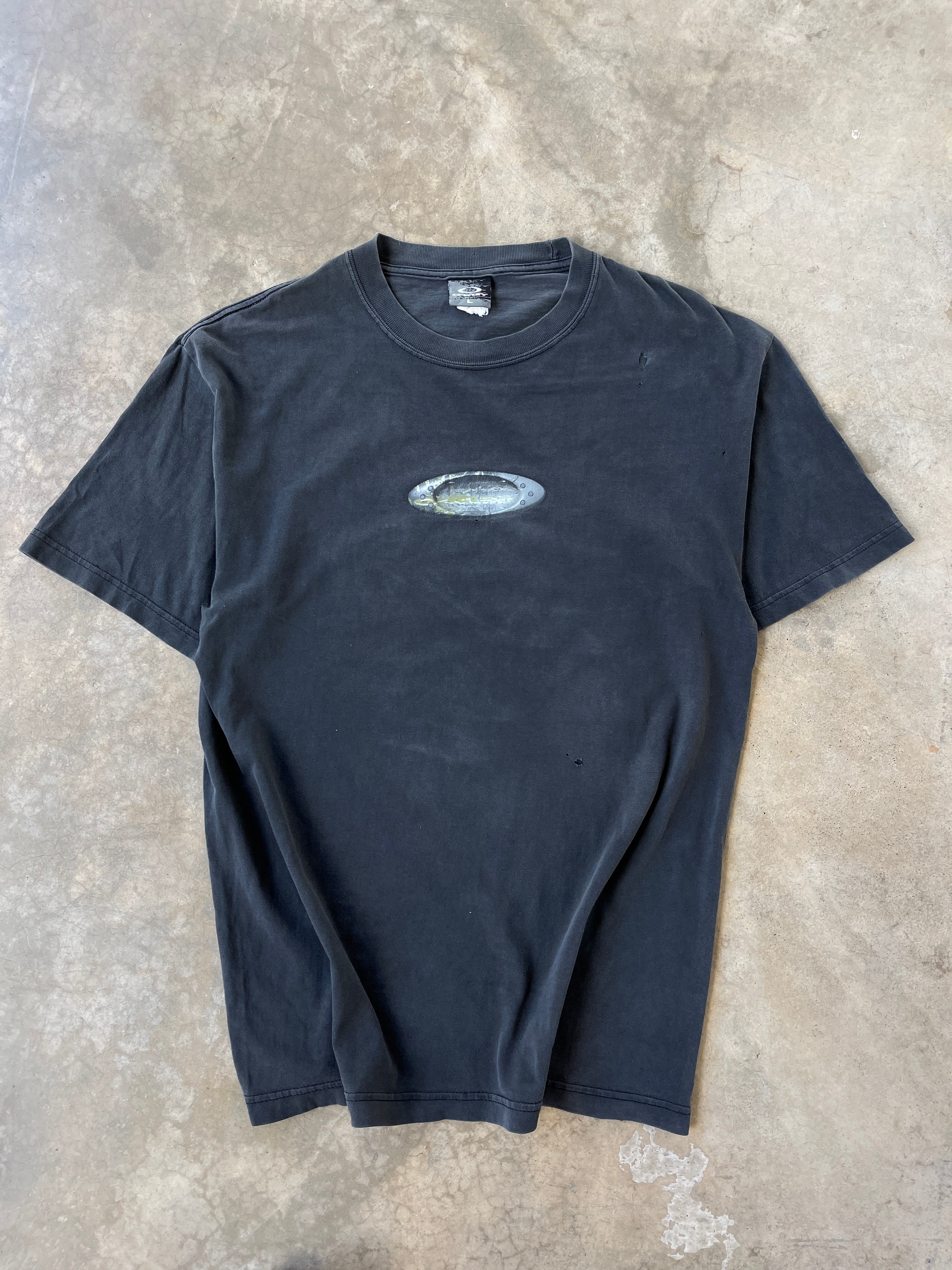 Faded & Distressed Vintage 00s Oakley Crome Ellipse Logo