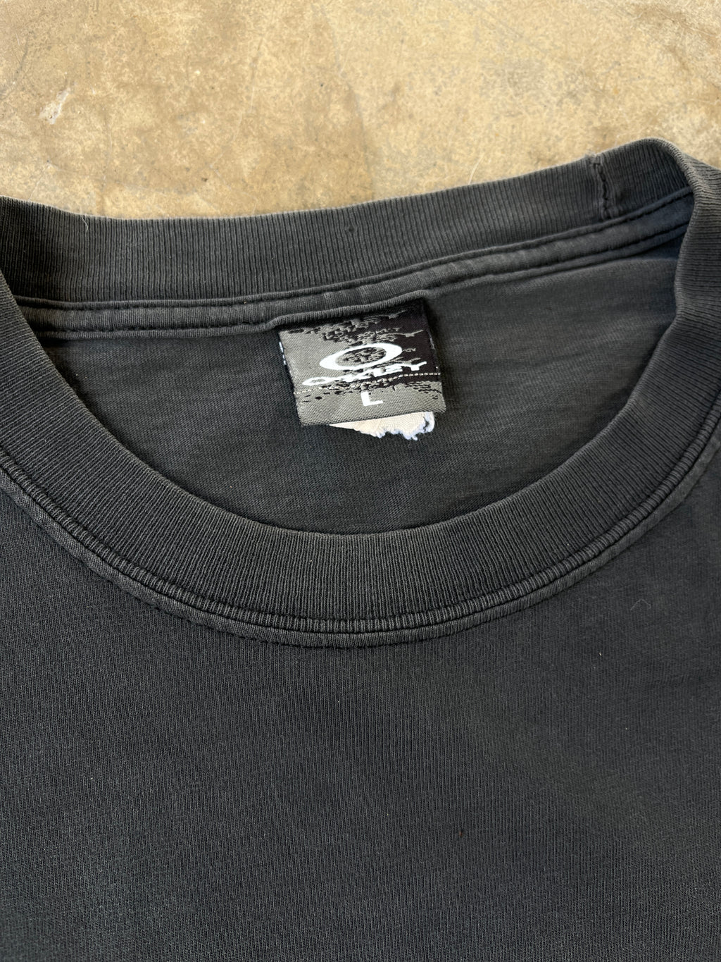 Faded & Distressed Vintage 00s Oakley Crome Ellipse Logo
